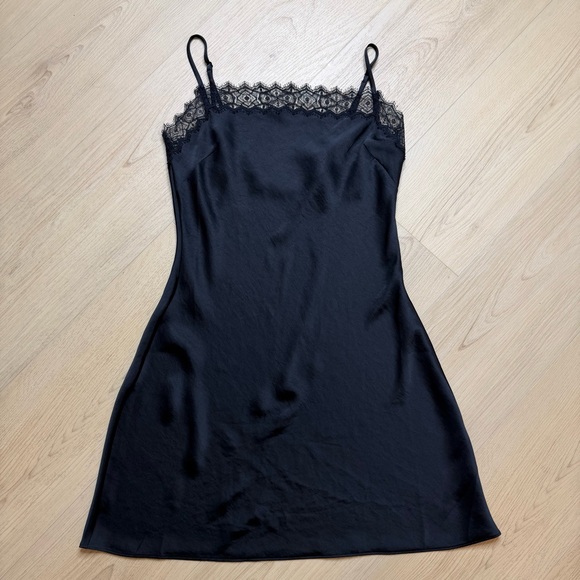 Aritzia Dresses & Skirts - Aritzia Wilfred Black Lace Satin Mini Dress